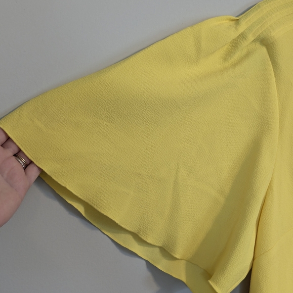 NWT Trina Turk Yellow Flutter Sleeve Sheath Dress Keyhole Neckline - Picture 5 of 7